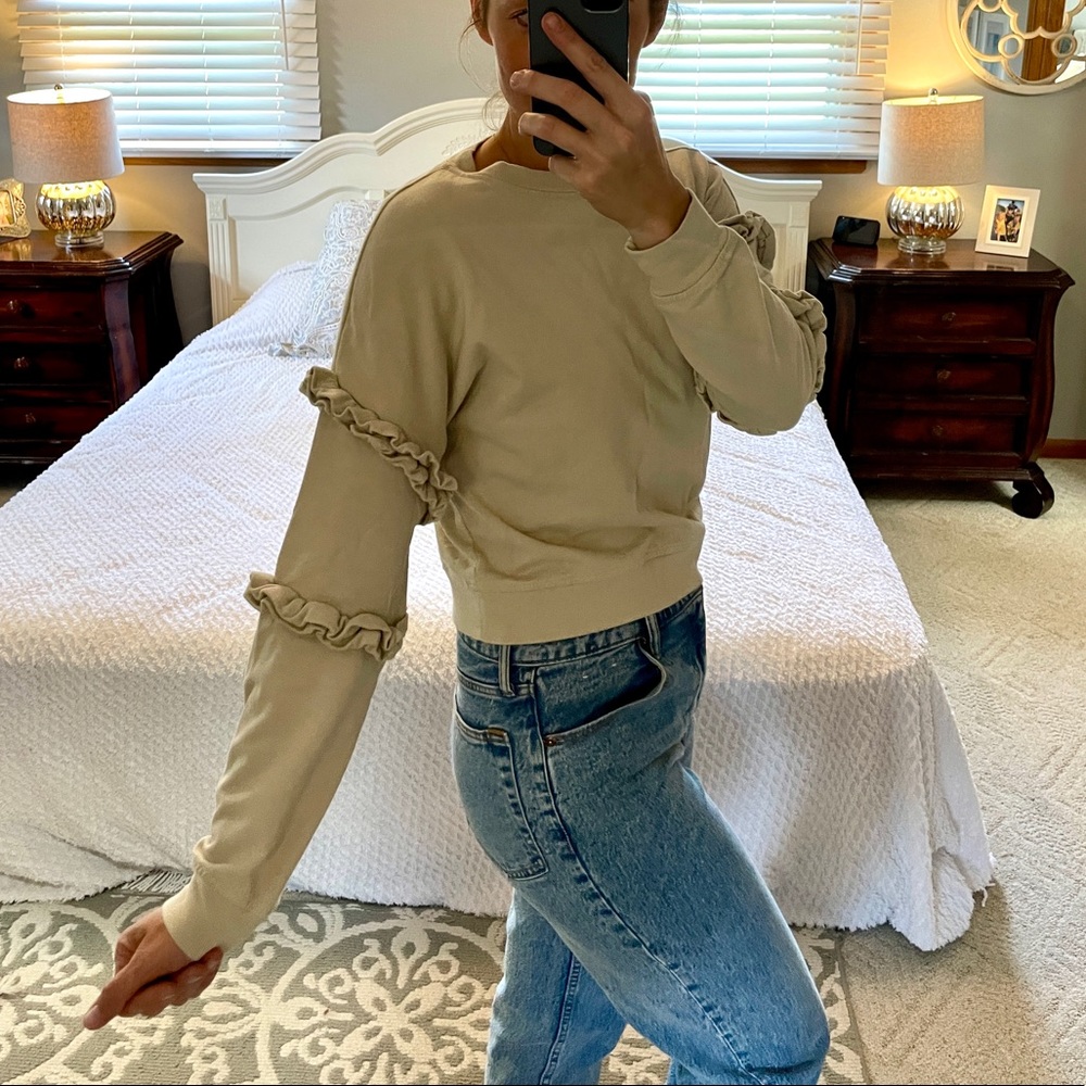 Crew sweatshirt with ruffle detail